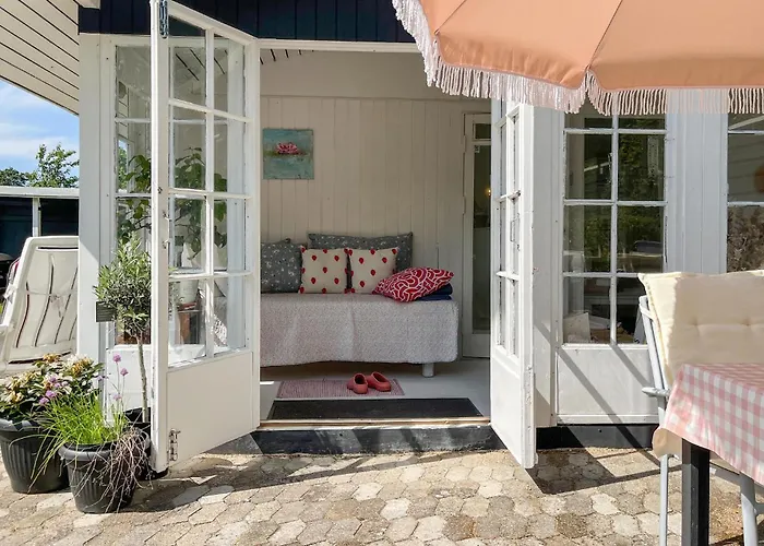 3 Bedroom Stunning In Semesterbostad